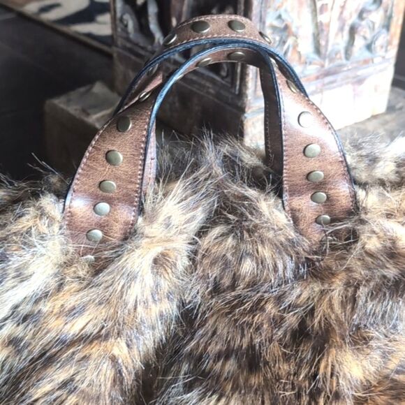 Y2K Fabulous Faux Fur Mini Tote Bag - Picture 5 of 17